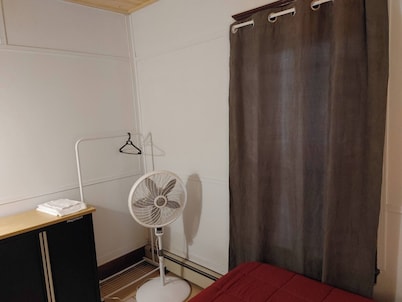 Room-cozy Economy Room in Central Saint