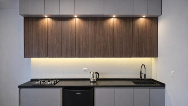 A modern kitchen with built-in appliances, a sink, and a dishwasher. - Colonia10 by tuhost (Monterrey)