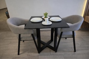 Departamento Confort, vista a la ciudad | Restaurantes