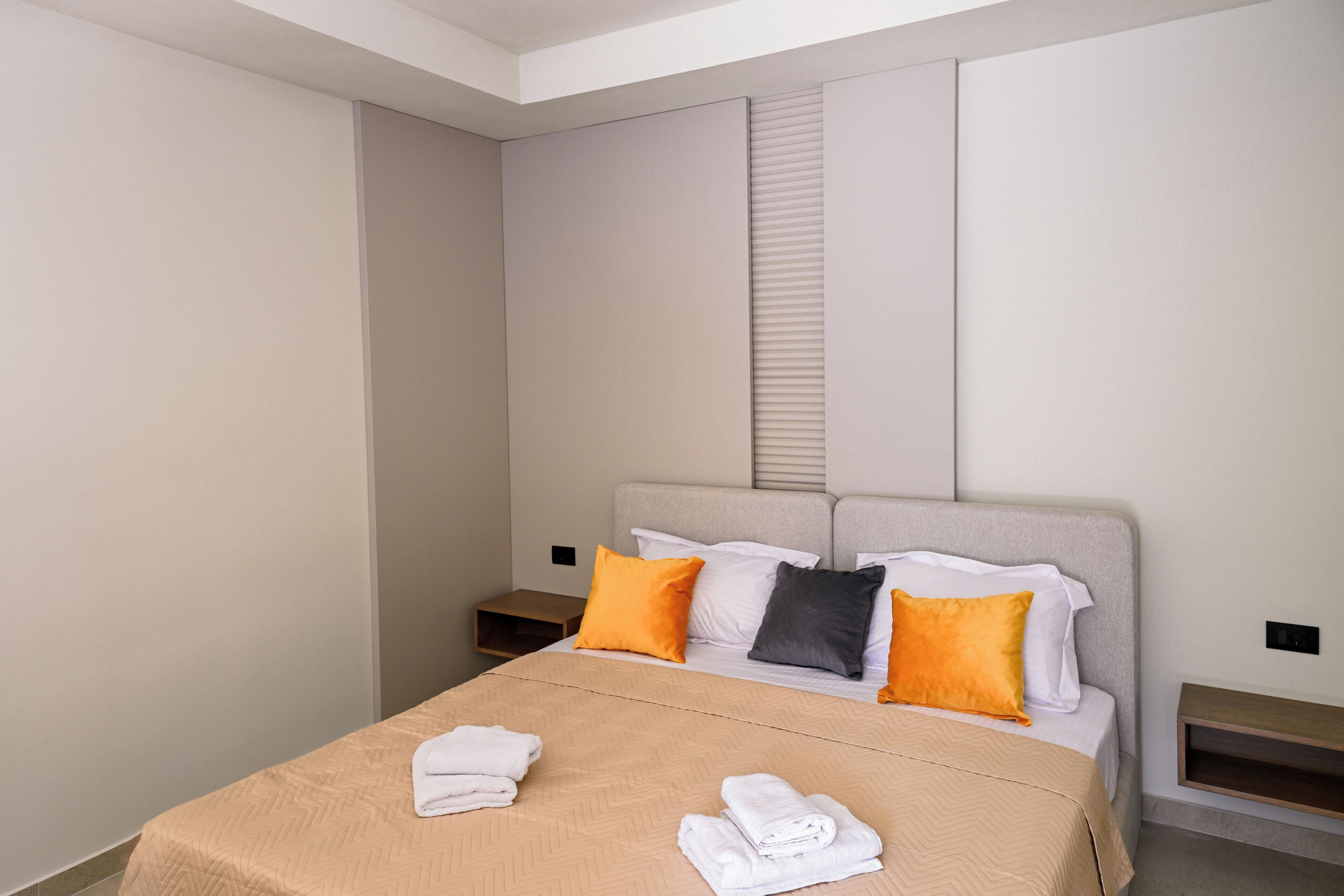Deluxe-Vierbettzimmer, Balkon, Meerblick | Schreibtisch, laptopgeeigneter Arbeitsplatz, kostenloses WLAN