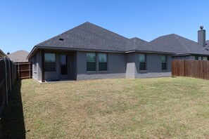 Exterior - Modern 3BR Home Near Hospital & Navarro College (Corsicana)