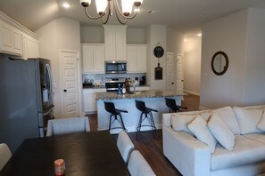 Interior - Modern 3BR Home Near Hospital & Navarro College (Corsicana)