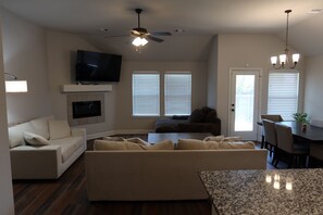 Living area - Modern 3BR Home Near Hospital & Navarro College (Corsicana)