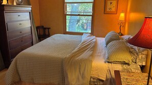 A bedroom with a bed, dresser, window, and lamp. - Urban Refuge in a welcoming East Bay  Neighborhood (Oakland)