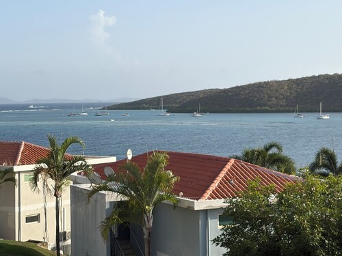Couples Retreat Studio, newly remodeled relaxing Ocean/Sunset views, Resort-like