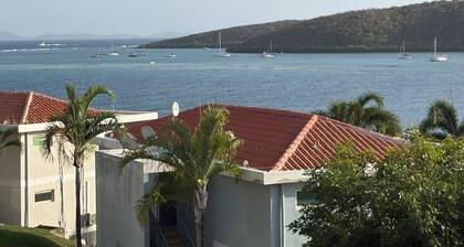 Couples Retreat Studio, newly remodeled relaxing Ocean/Sunset views, Resort-like