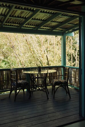 Outdoor dining - Casa de Bambu (Rincón)