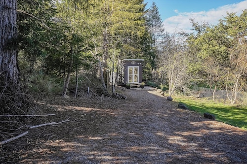 Quiet and Private Tiny Home with Outdoor Bath in Hanmer Springs