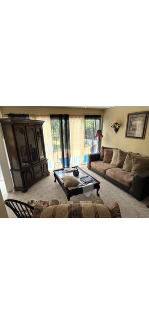 Smart TV - LakeHouse7-bedroom house perfect for events and family fun near Sand Springs (Sand Springs)