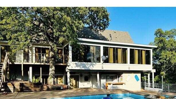 Outdoor pool - LakeHouse7-bedroom house perfect for events and family fun near Sand Springs (Sand Springs)