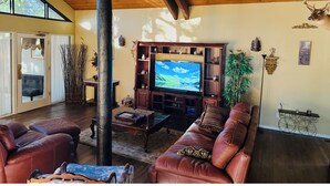 Interior - LakeHouse7-bedroom house perfect for events and family fun near Sand Springs (Sand Springs)