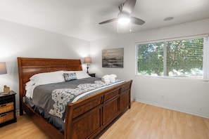 A bedroom with a wooden bed, a nightstand, a lamp, a ceiling fan, a window with blinds, and a painting on the wall. - *Scottsdale Kierland*Pool*Spa*Water Fall* (Scottsdale)