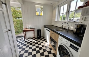 Unclassified image, 3 of 20, button - Lovely Holiday Home Centrally Located in Bergen in Delightful Surroundings (Bergen)