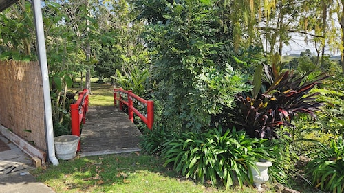 Self contained rooms in a relaxing farm,  lots of views.
Pet-friendly