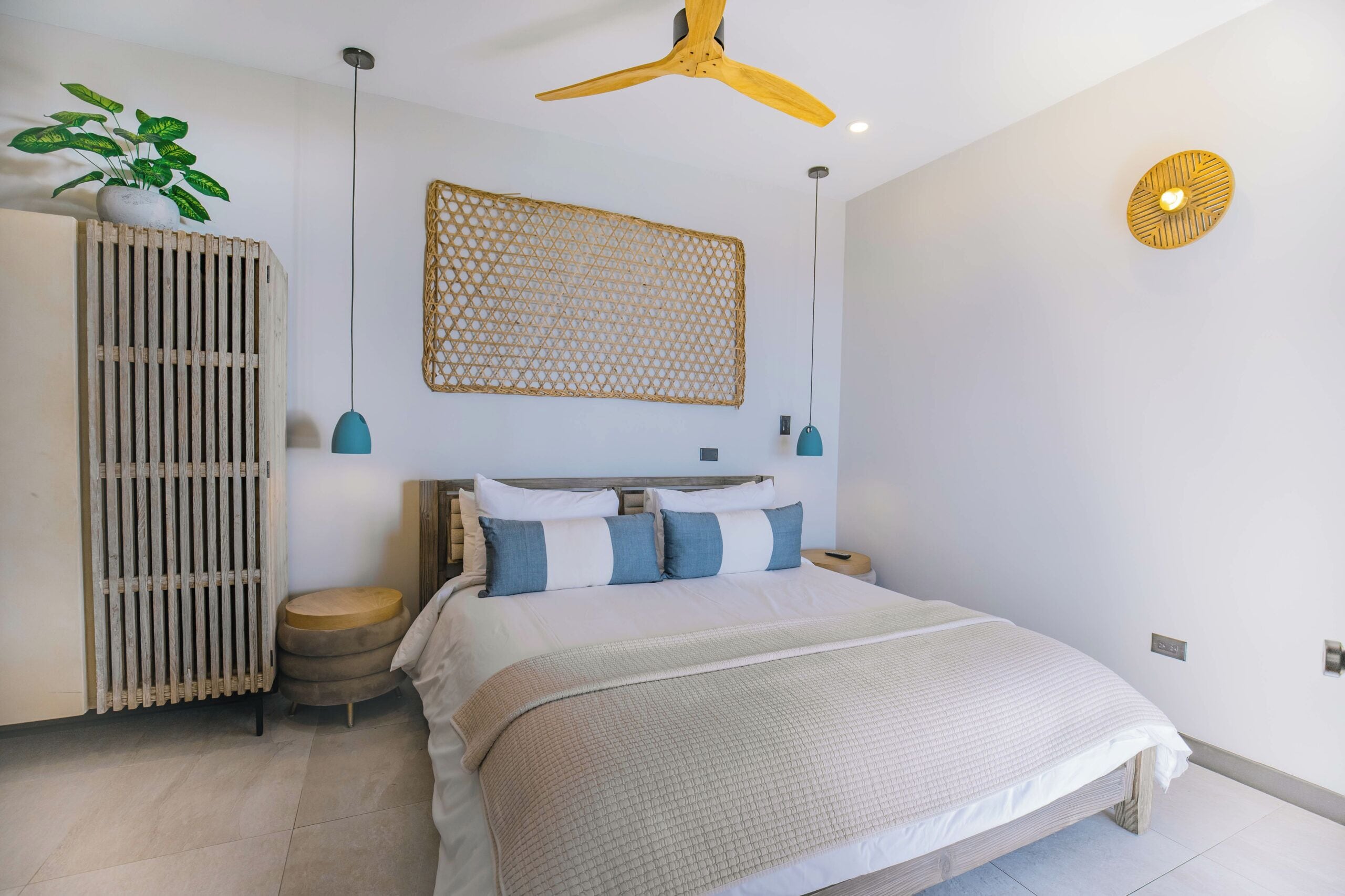 Iron/ironing board, WiFi (free), bed sheets