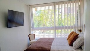 1 bedroom, desk, iron/ironing board, travel cot - Excellent transportation links and location in Las Condes (Santiago)