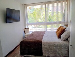 1 bedroom, desk, iron/ironing board, travel cot - Excellent transportation links and location in Las Condes (Santiago)