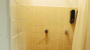 Serviettes fournies, savon, papier toilette
