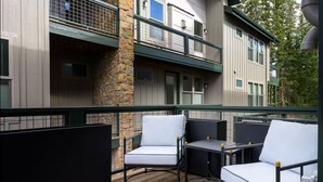 Terrace/patio - Luxury 3 Bed Townhome • Walk to Town • on Ski Bus • Hot Tub • 2-Car Garage (Fraser)