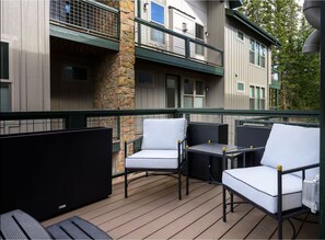 Terrace/patio - Luxury 3 Bed Townhome • Walk to Town • on Ski Bus • Hot Tub • 2-Car Garage (Fraser)