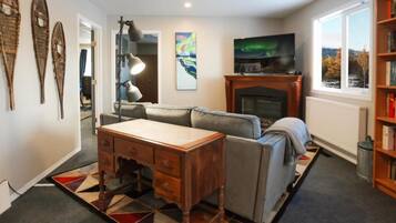 Premium Suite, Mountain View | Living area