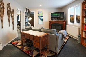 Living area - The Big Red Barn (Whitehorse)