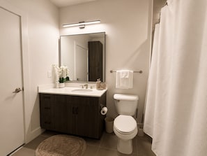Bathroom - Midtown Atlanta Luxury with Pool, Gym & Skyline Views (Atlanta)