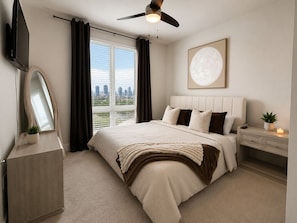 Room - Midtown Atlanta Luxury with Pool, Gym & Skyline Views (Atlanta)