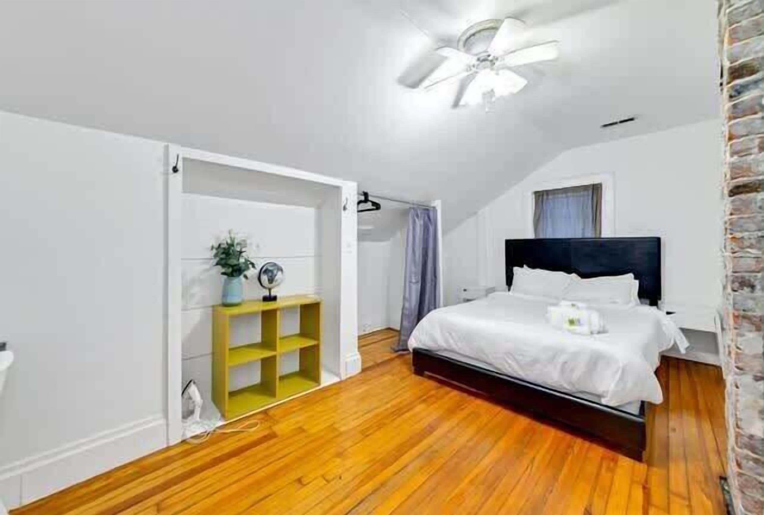 Escape into comfort in this tranquil bedroom, where plush Queen beds await, just minutes from Ohio State University and Downtown Columbus.