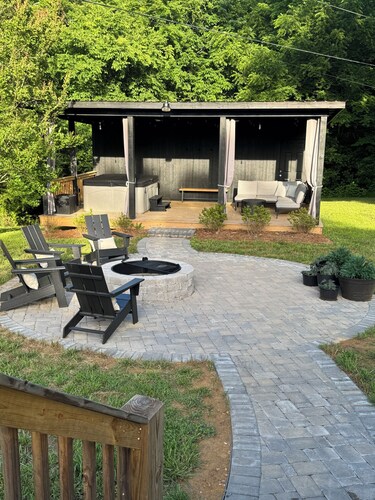 3 Bedroom Lakefront Retreat with Pool, Dock, and Hot Tub