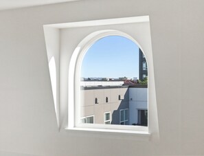 A window with a clear view of a building's exterior. - Downtown Seattle Loft with Rooftop & Skyline Views (Seattle)