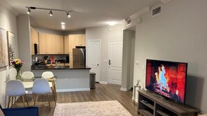 A modern living room with a flat-screen TV, a coffee table, and a sofa. - Spacious 1bdrm apartment 10 mins to Cedars-Sinai by car FREE Parking, King bed (Los Angeles)