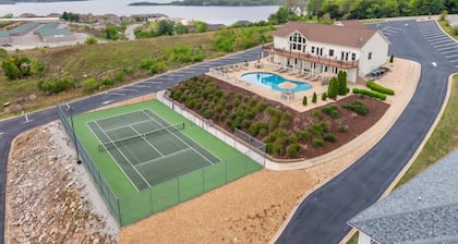 Yakov's Pointe - Pool Access