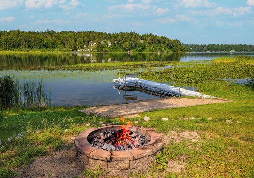 Big Bass Lake Retreat • Hot Tub & Dock • Pets OK