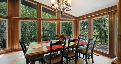 Hilltop Lodge - For 27 Guests!