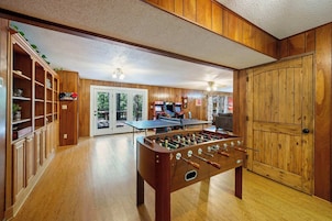 House, Multiple Beds, Mountain View (Hilltop Lodge) | Game room