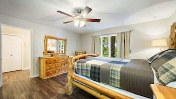 Rumah, Beberapa Tempat Tidur, pemandangan gunung (Hilltop Lodge)