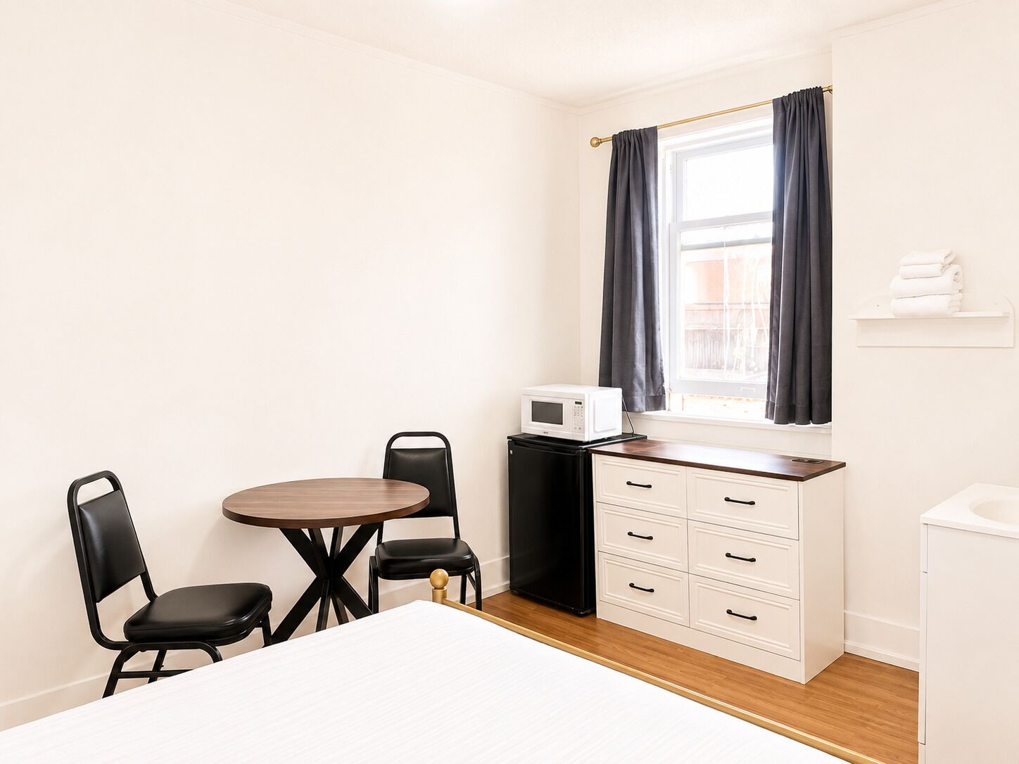 Room, 1 Queen Bed, Mountain View