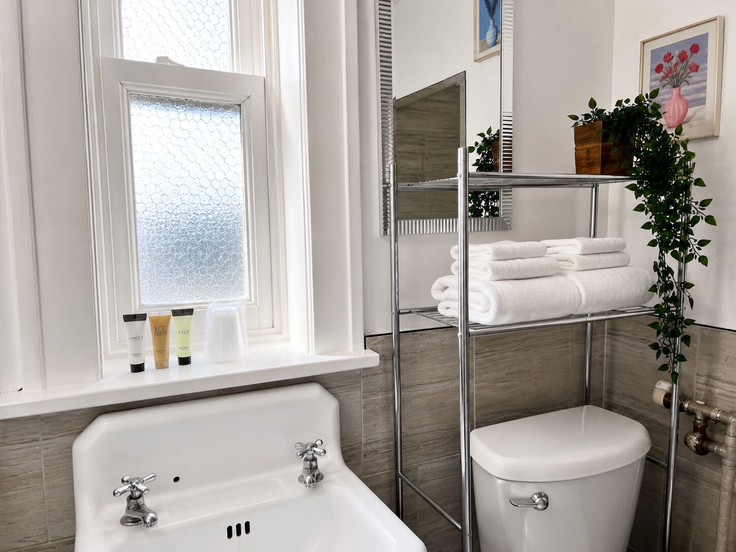 Room, 1 Queen Bed, Private Bathroom, Mountain View | Bathroom | Free toiletries, hair dryer, towels, soap