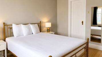 Room, 1 Queen Bed, Private Bathroom, Mountain View | Iron/ironing board (on request), WiFi (free), individually decorated