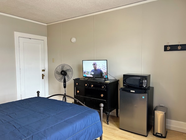 Chambre, 1 grand lit, salle de bains privée, vue montagne