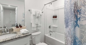 Casa adosada, varias camas, vistas al jardín (Easy Days at Lost Bay) | Baño | Toallas