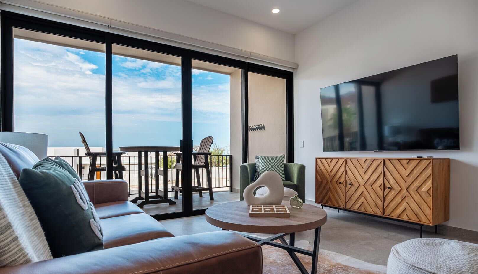 Deluxe Condo, 2 Bedrooms, City View, Ground Floor | Living area