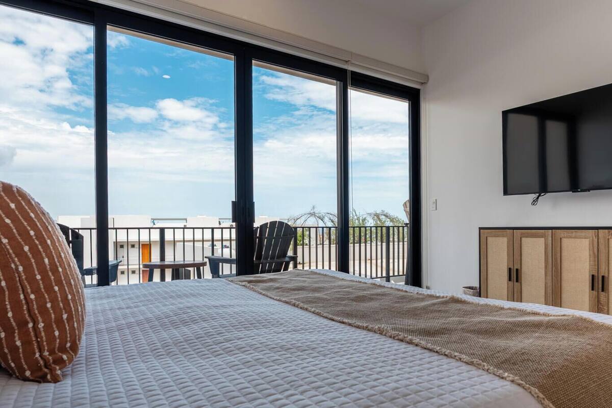 Deluxe Condo, 2 Bedrooms, City View, Ground Floor