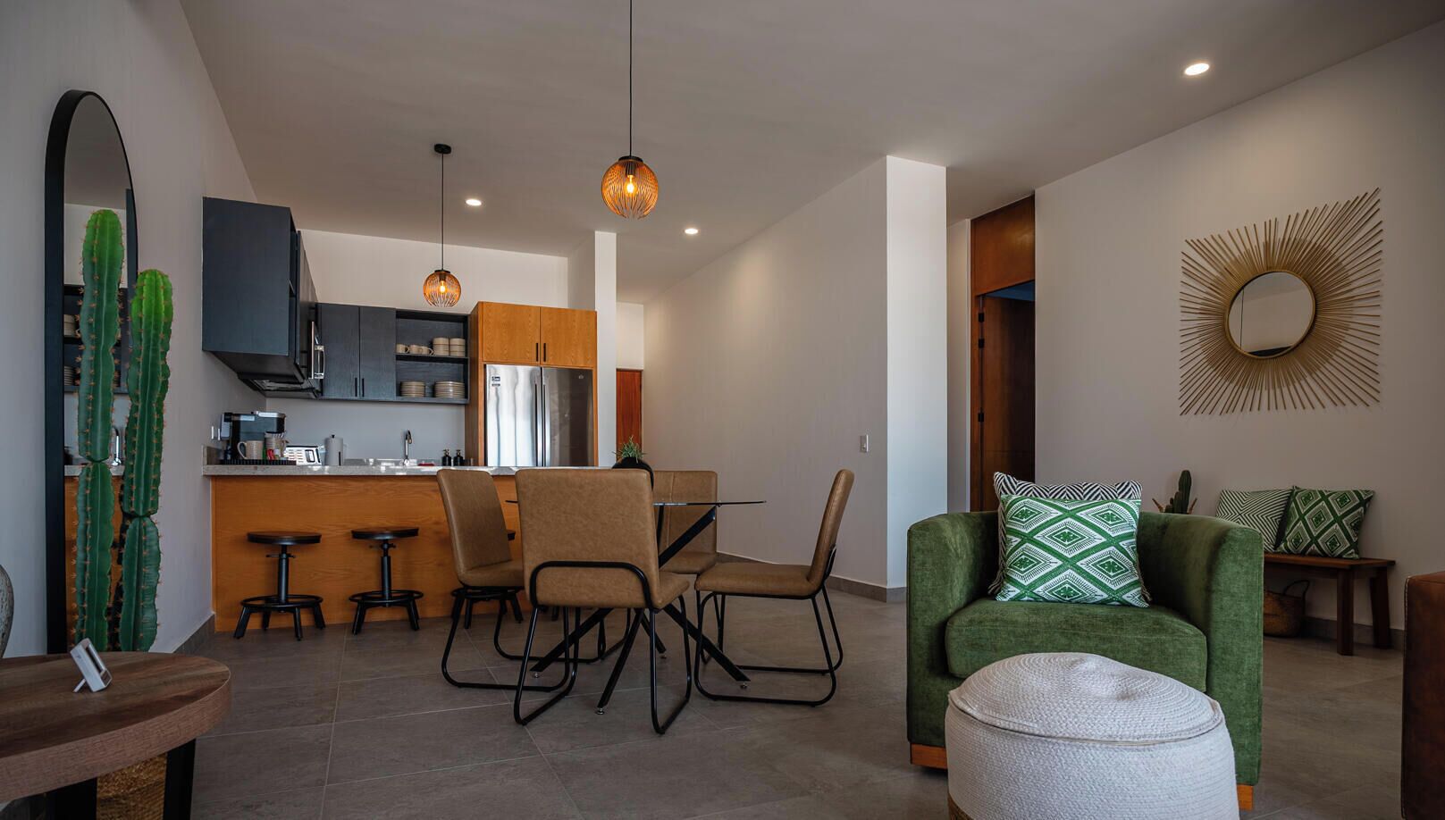 Deluxe Condo, 2 Bedrooms, City View, Ground Floor | Living area