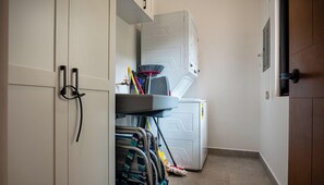 Condo luxo, 2 quartos, vista para a cidade, no piso térreo | Parte interna
