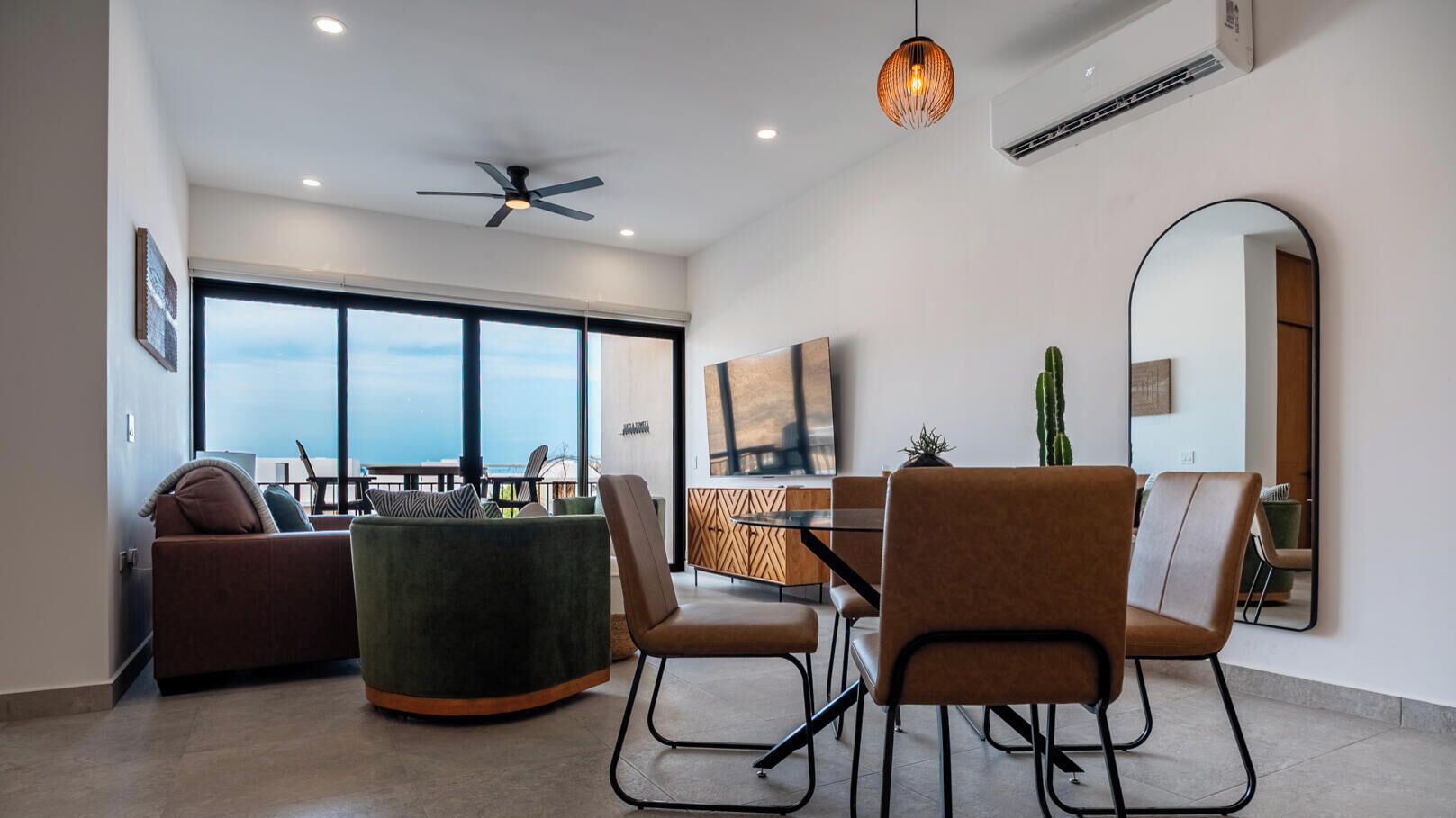 Condo luxo, 2 quartos, vista para a cidade, no piso térreo | Parte interna