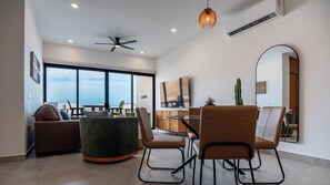Condo luxo, 2 quartos, vista para a cidade, no piso térreo | Parte interna