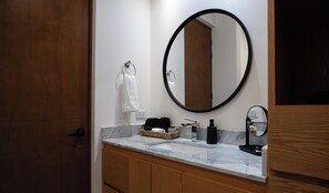 Deluxe Condo, 2 Bedrooms, City View, Ground Floor | Bathroom - Palma Blanca (Cabo San Lucas)