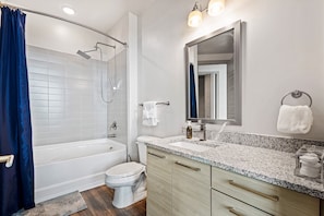 Bathroom - Downtown 2BR w/ City Views (Atlanta)